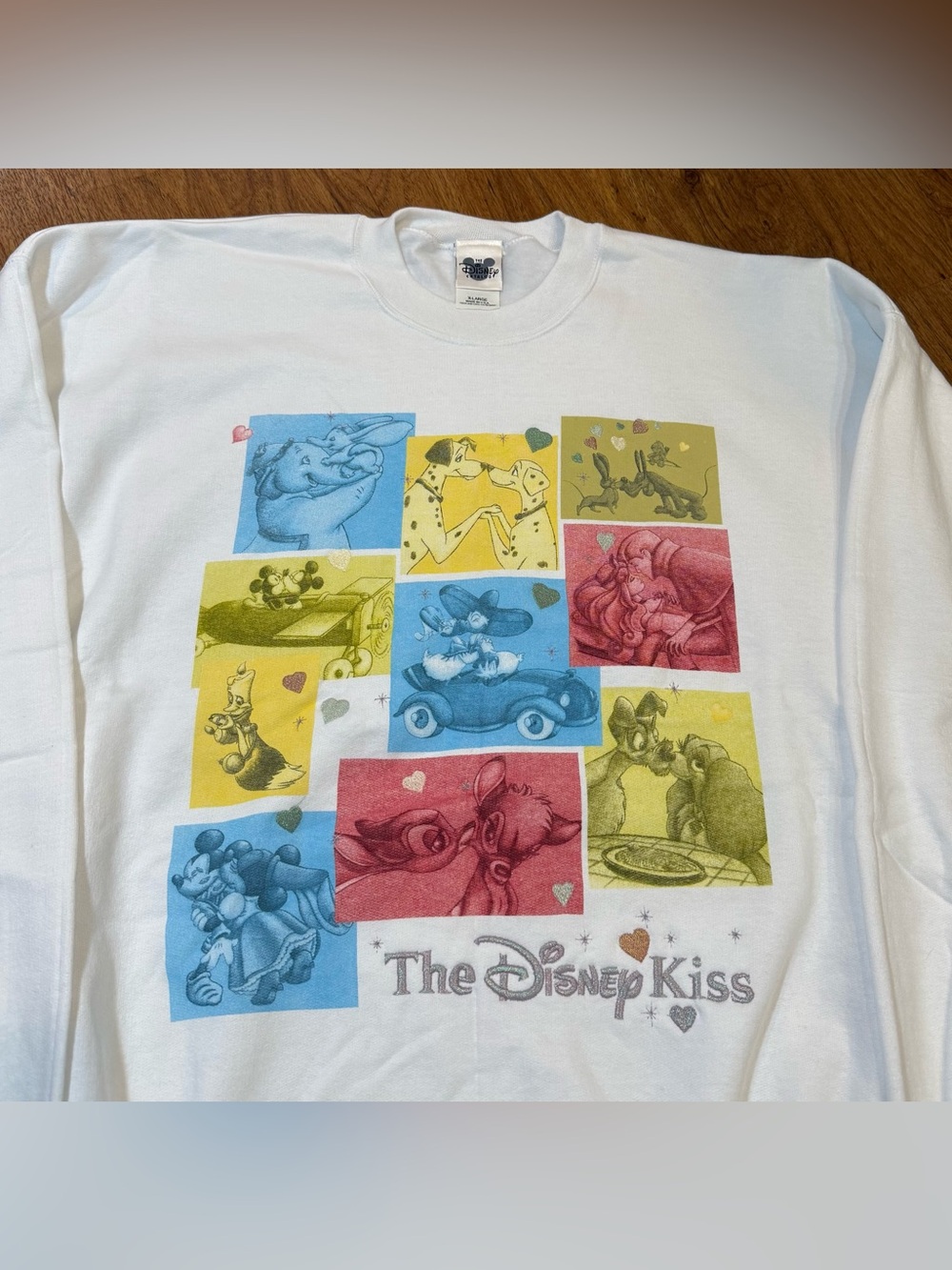 Vintage 90’s The Disney Kiss Pullover Crewneck Embroidered Sweatshirt White XL